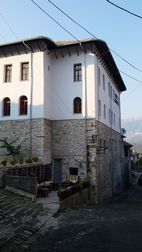 Típica casa tradicional en la Ciutat vella de Gjirokastër