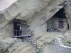 Coves residència de monjos al Monestir de Lavra
