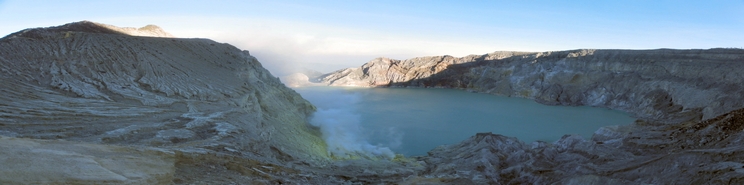 Lago en el crater del volcan Ijen