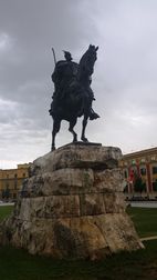 Estatua equestre de Skenderbeg