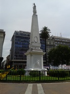 Pirámide de Mayo, Plaza de Mayo