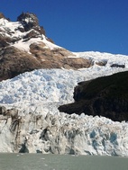Descenso del glaciar Spegazzini sobre el Lago Argentino