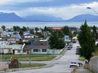 Vista de Puerto Natales con el fiordo Última Esperanza al fondo