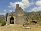 Acceso al recindo del Monasterio de Akhtala