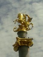 San Jorge y el dragón en la Plaza de la Libertad