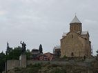 Iglesia Metekhi y la estatua equestre del rey Vakhtang Gorgasali