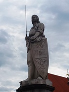 Estatua de Roldan en la plaza del Ayuntamiento