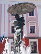 Fuente de los Estudiantes Besándose