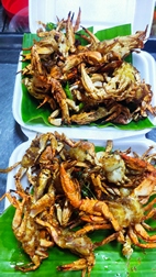 Mercado nocturno junto al r&iacute;o