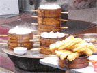 Dumplings y bolas de masa en el hutong Sanjing de Beijing 