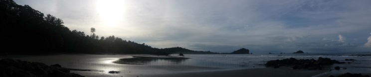 Playa frente al hotel, fuera de los limites del PN Manuel Antonio