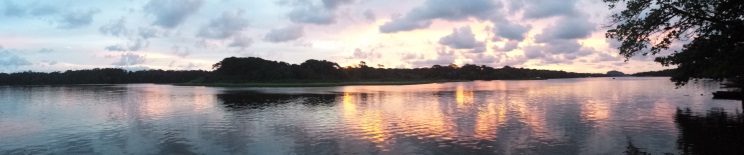Atardecer desde el muelle de Tortuguero Atardecer desde el muelle de Tortuguero