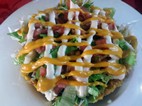 Cesta de plátano frito con carne y ensalada, Fresh Food, Tortuguero