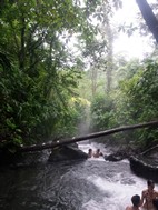 Aguas termales gratuitas en el río Chollin