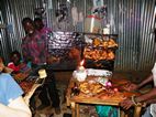 Barbacoas callejeras, centro de Kampala