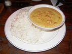 Curry de cangrejo con arroz