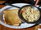 Huevos revueltos con tostadas