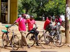 Esperando clientes, bicicletas boda-boda