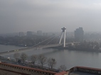 Puente Ovni sobre el río Danubio