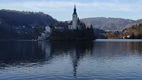 Vistas de la Isla de Bled desde el paseo que circunda el lago
