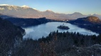 Lago e Isla de Bled vistos desde el mirador de Mala Ojstrica