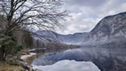 Vistas desde el camino que bordea el lago Bohinj