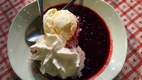 Sopa de frutos del bosque con helado de vainilla y nata, Gostilna Pri Martinu