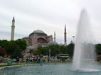 Plaza de Sultanahmet con Aya Sofia al fondo