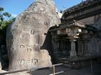 Acceso al Templo de Gomateshwar