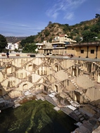 Panna Meena Ka Kund, Amber