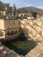 Panna Meena Ka Kund, Amber