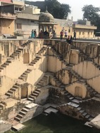 Panna Meena Ka Kund, Amber