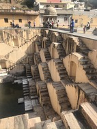 Panna Meena Ka Kund, Amber