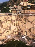 Panna Meena Ka Kund, Amber