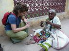 De compras frente a Thirumalai Nayak Palace