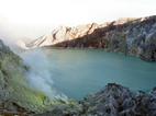 Lago en el crater del volcan Ijen