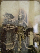 Retratos familiares, Kraton