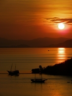 Atardecer en el puerto de Labuan Bajo
