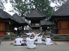 Ceremonia en Pura Puncak Penulisan, Bali