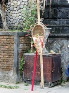 Ofrenda en jalan Hanoman