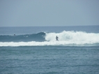 Surf en la playa de Kuta, Bali