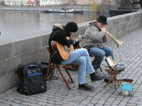 Musicos callejeros en el Puente Carlos