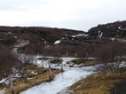 Caminos helados en los accesos a las cataratas de Hraunfossar y Barnafoss