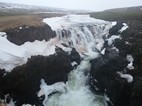 El río Víðidalsá cae por la catarata Kolufossar sobre el cañón de Kolugljúfur