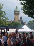 Torre del reloj vista desde la Plaza de la Constitución