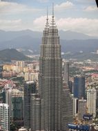 Torres Petronas desde Seri Angkasa Rest. en KL Tower