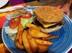 Hamburguesa rellena tres quesos