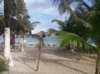 Zona de relax entre el paseo y el mar