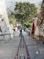 Escaleras de acceso a Swayambhunath