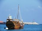 Dhow fondeado frente a la Corniche, Muttrah